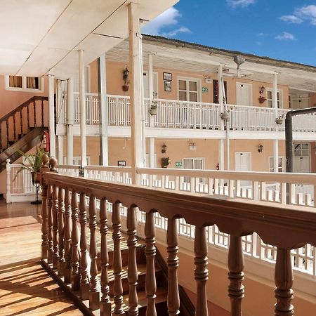 Hotel Europa Alausi Bagian luar foto