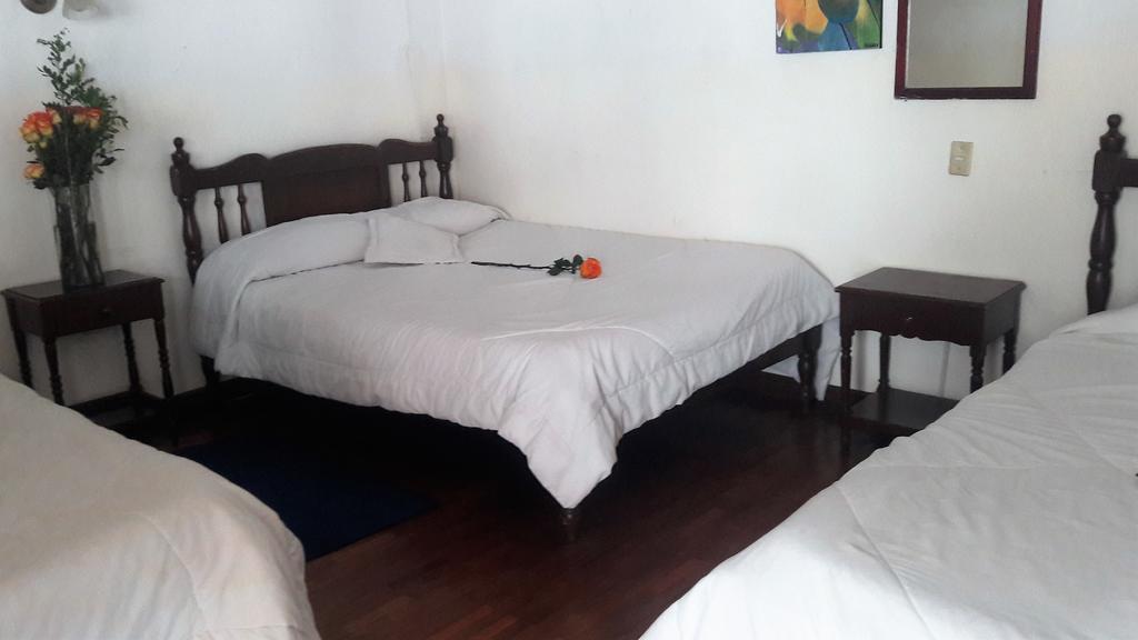 Hotel Europa Alausi Bagian luar foto