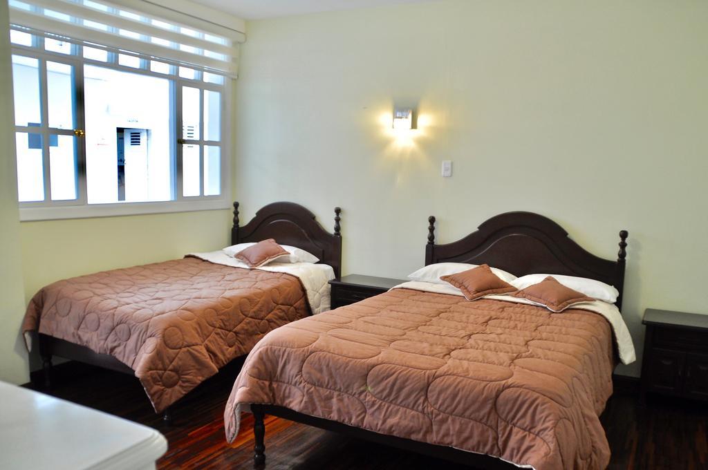 Hotel Europa Alausi Bagian luar foto