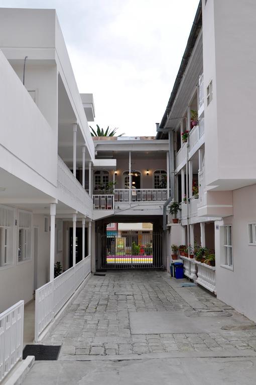 Hotel Europa Alausi Bagian luar foto