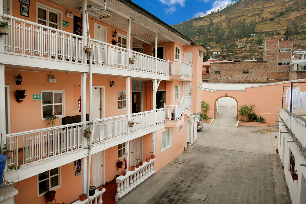 Hotel Europa Alausi Bagian luar foto