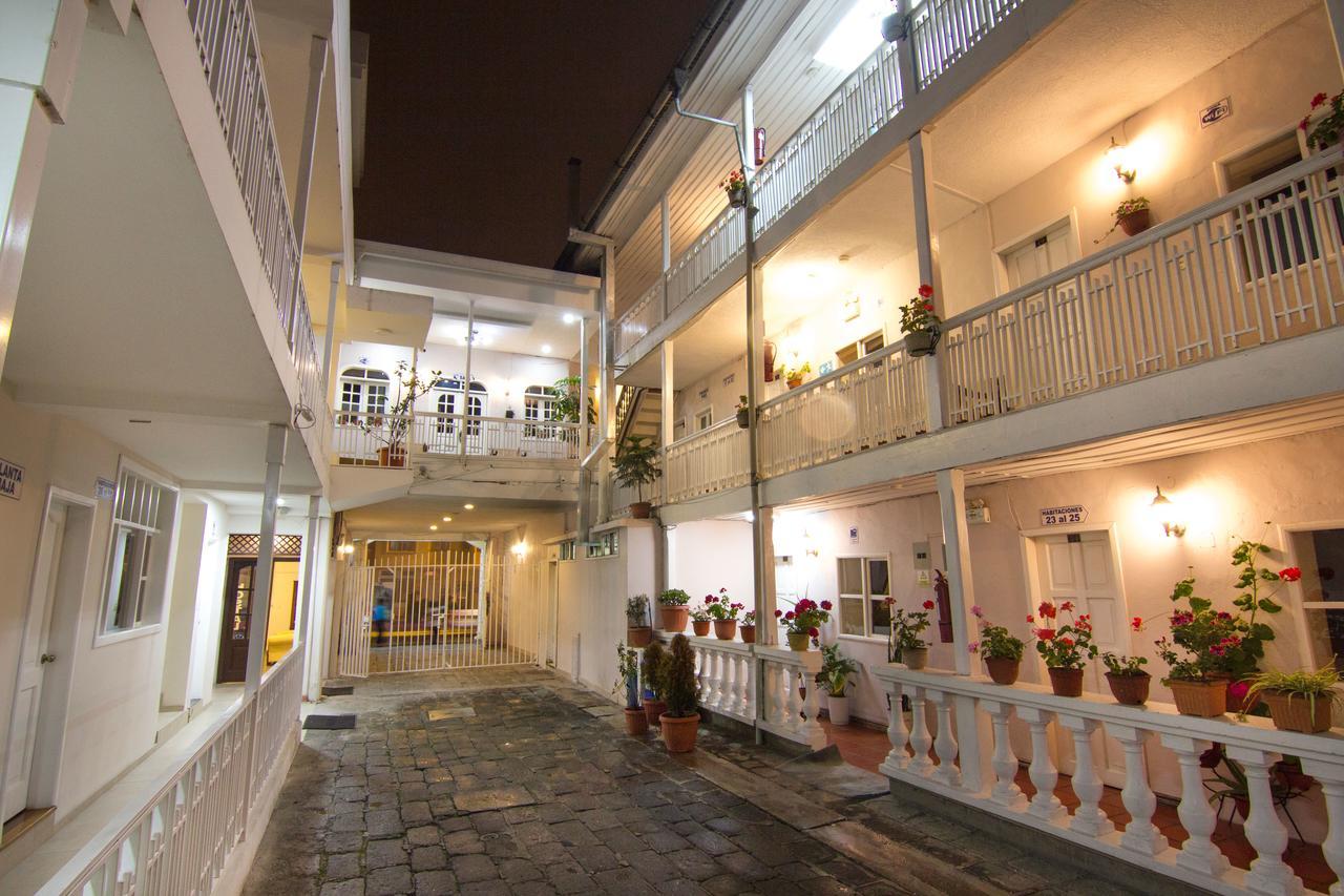 Hotel Europa Alausi Bagian luar foto