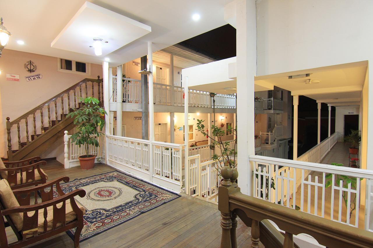 Hotel Europa Alausi Bagian luar foto