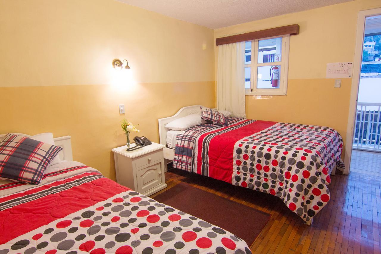 Hotel Europa Alausi Bagian luar foto