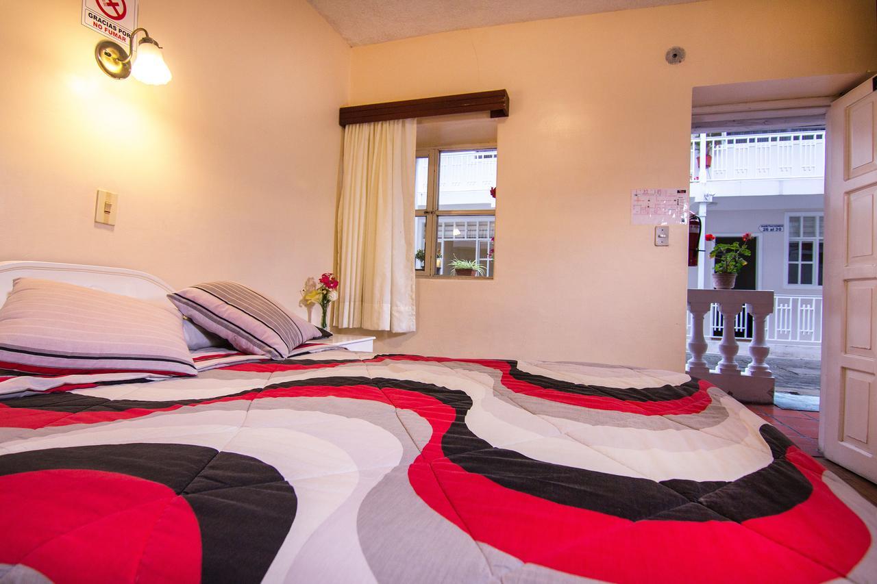 Hotel Europa Alausi Bagian luar foto