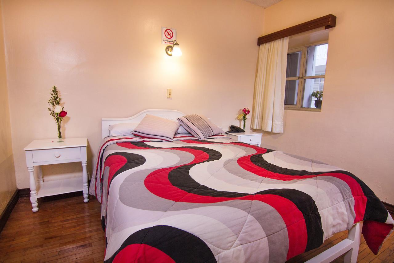 Hotel Europa Alausi Bagian luar foto