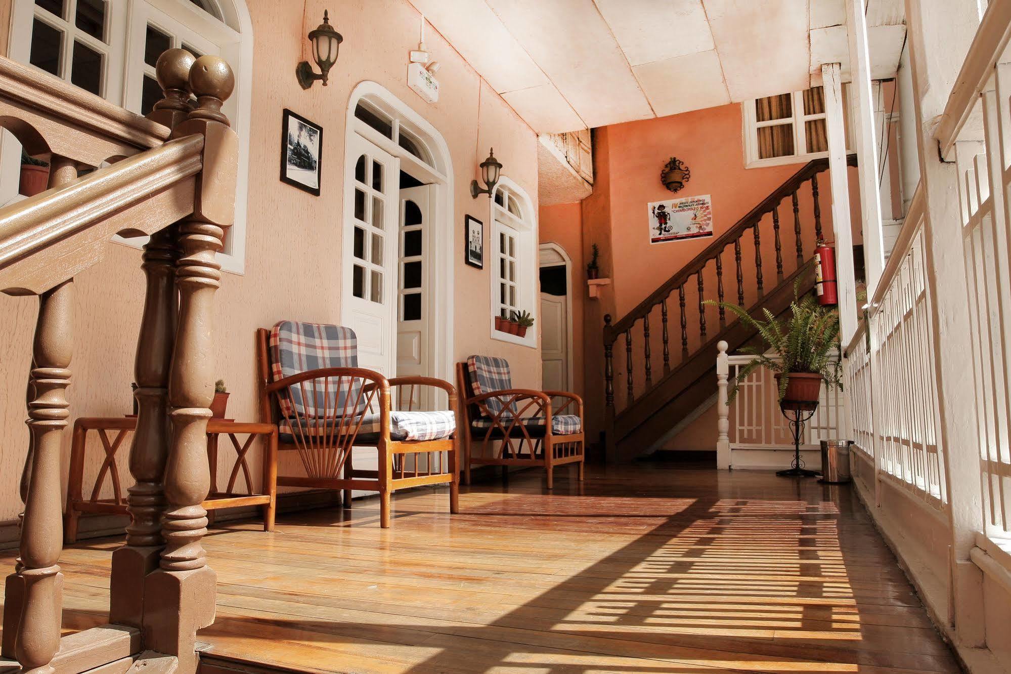 Hotel Europa Alausi Bagian luar foto