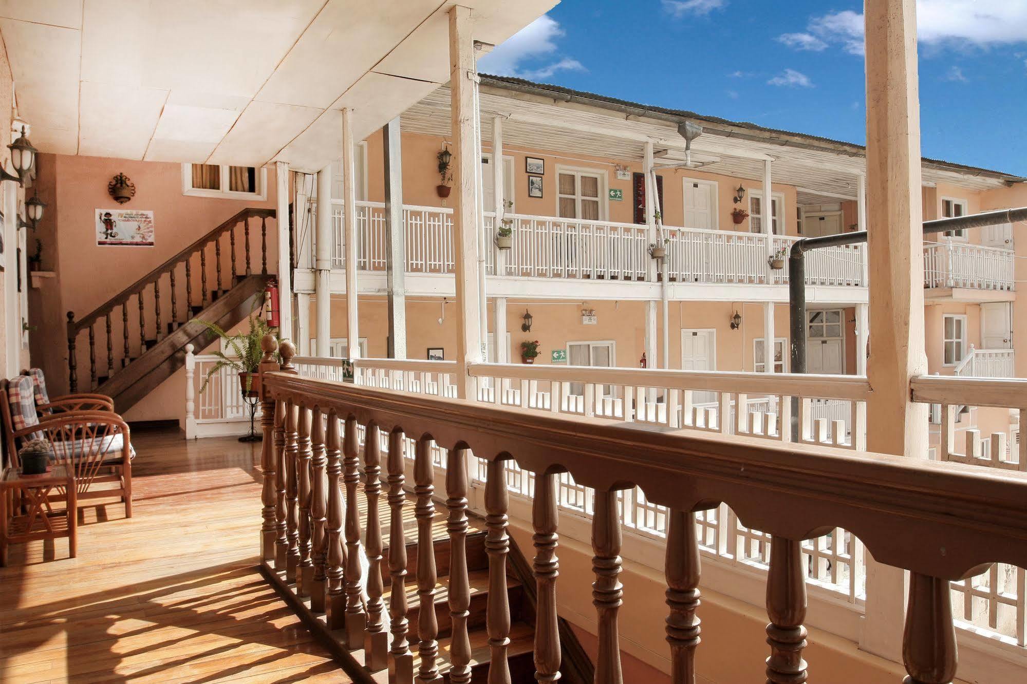 Hotel Europa Alausi Bagian luar foto