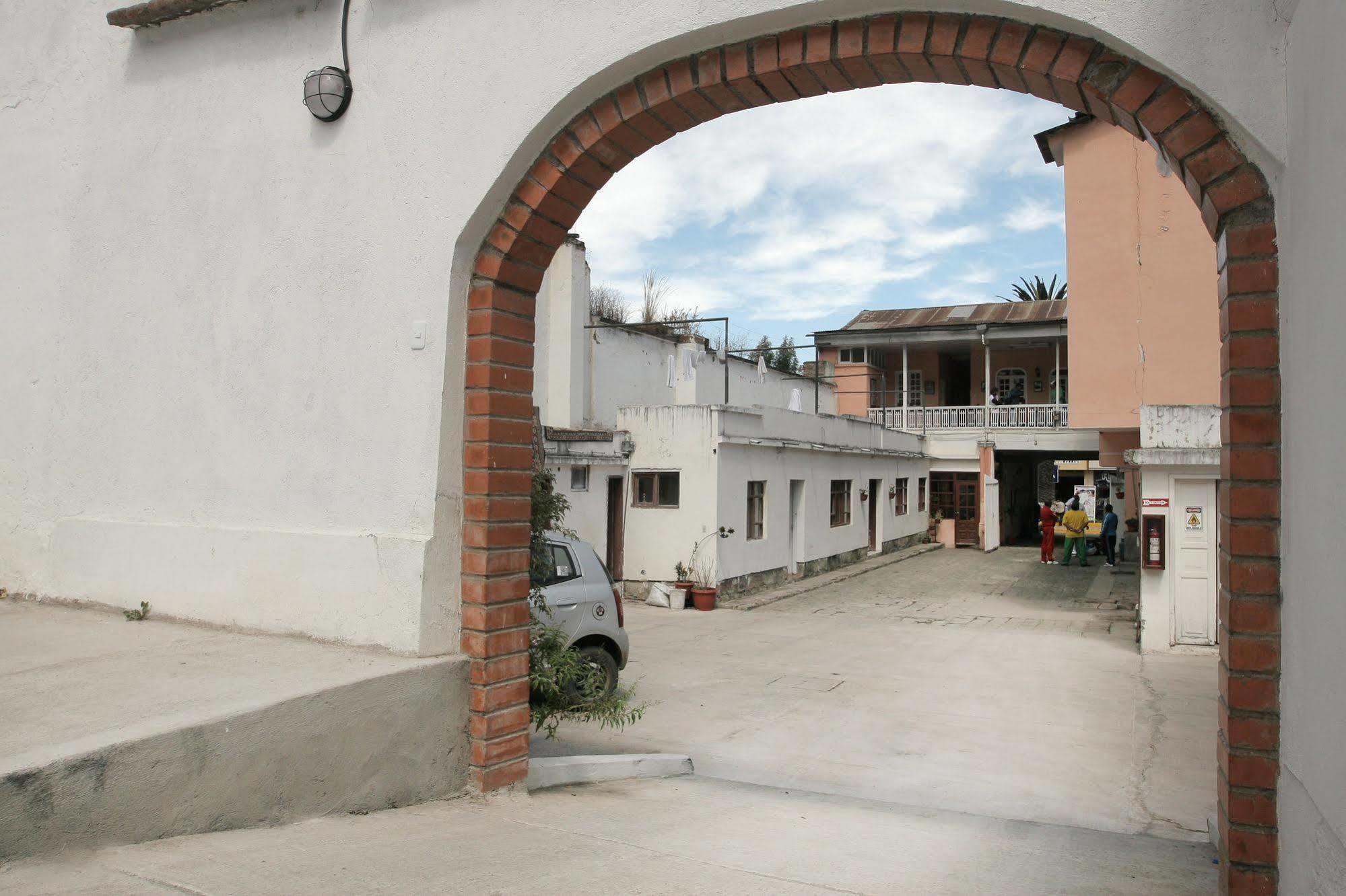 Hotel Europa Alausi Bagian luar foto